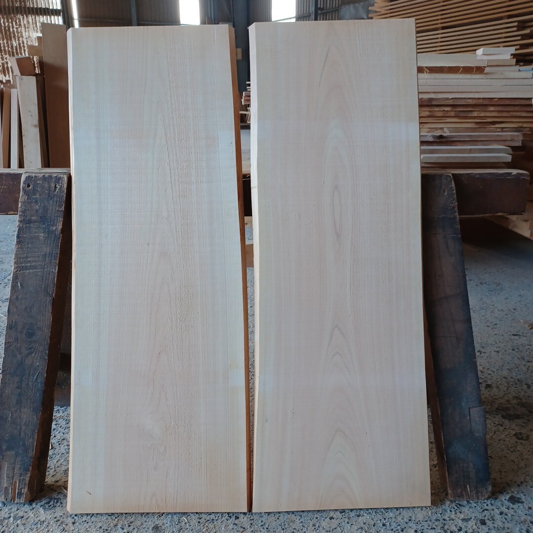 A-2372 国産ひのき 耳付板 2枚セット テーブル 看板 棚板 一枚板 無垢材 桧 檜 DIY拍卖