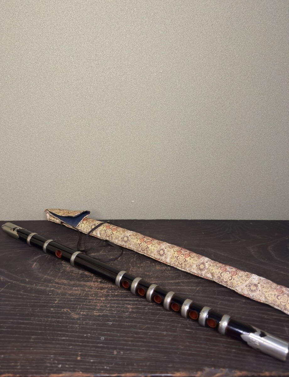 【 横笛 銘あり 】 観世流 篠笛 琵琶 笙 尺八 琴 三味線 装束 仕舞 煎茶 中国 鼓 龍笛 雅楽 大名 蒔絵 道具 能面 刀 和楽器 扇子 根付 能管拍卖
