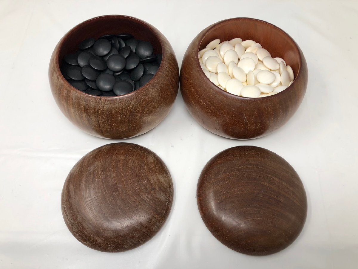 ◆碁石 白石(厚さ0.8㎝ 約184個 蛤雪印?)那智黒石?(厚さ0.8㎝ 約189個) 囲碁 中古 現状◆16945★拍卖