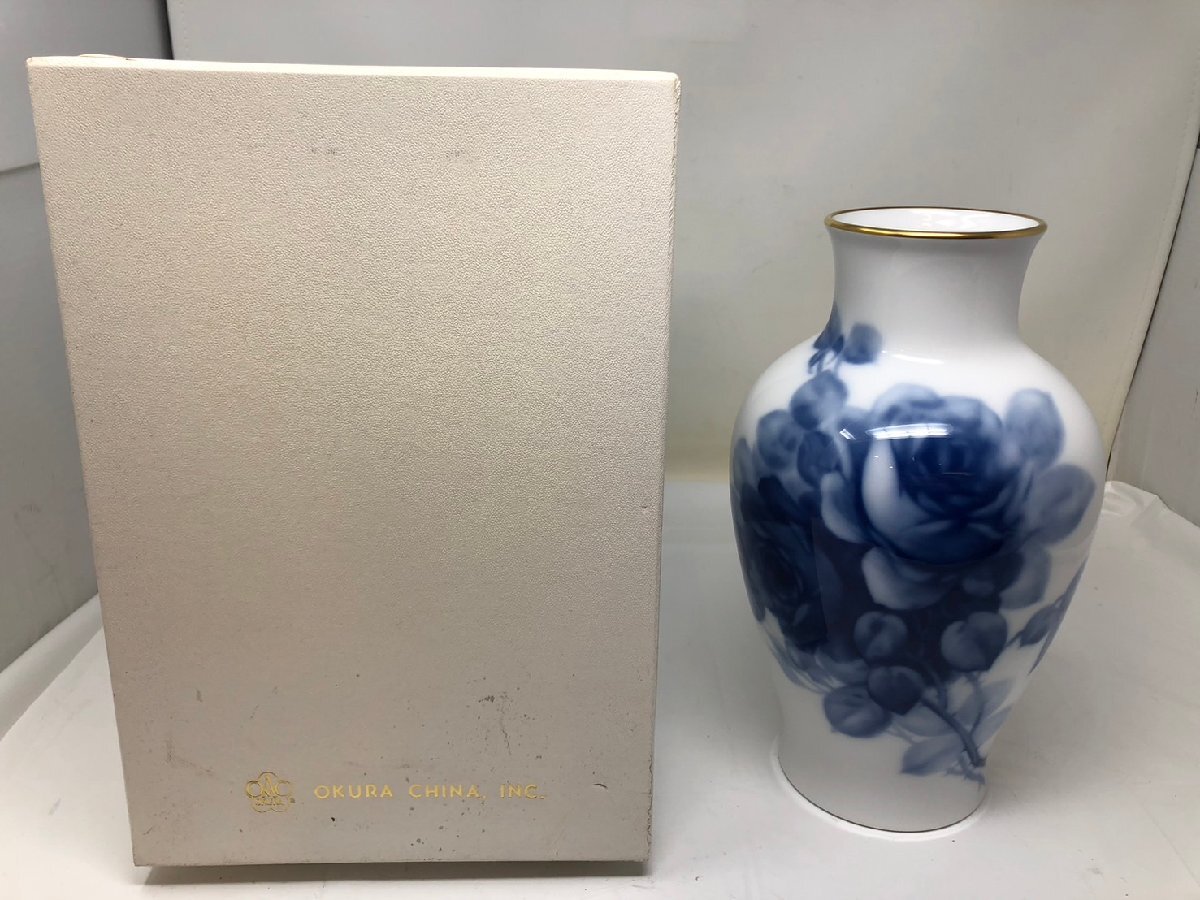 ◆美品 大倉陶園 OKURA 花瓶 ブルーローズ 高さ約28㎝ フラワーベース 花器 生け花 花入れ 金彩◆16065拍卖