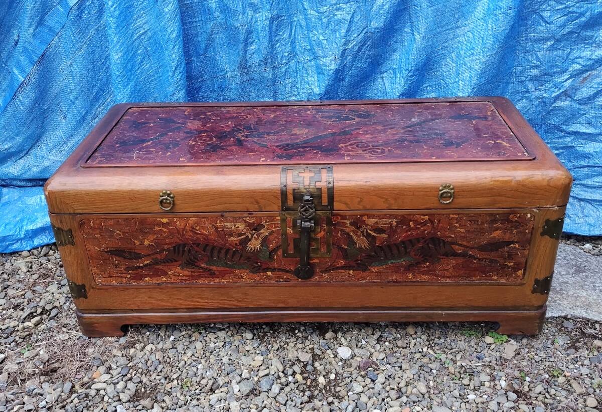 アジアン家具 チェスト 長持ち ドラゴン 宝箱 木製 ビンテージ アンティーク 高さ43×奥行51×幅114cm 年代物 現状品※直接取引限定●H5513拍卖