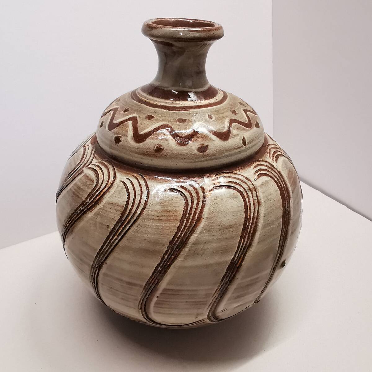 ★【宋胡録手風 文様】胴張り 花瓶/花器 壺◆高さ約22cm・重さ約1.35kg◆貫入あり・刻印あり◆一輪挿し・生け花・和モダン拍卖