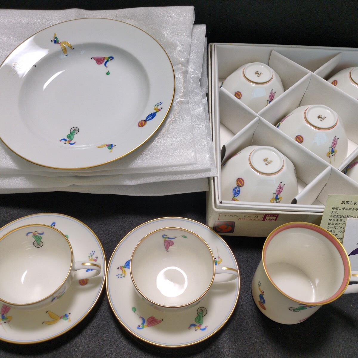 ⑨香蘭社 食器4点セット 愉快な仲間 【大皿】5客【小鉢】5客【ペアカップセット】2客【マグカップ】 1客拍卖