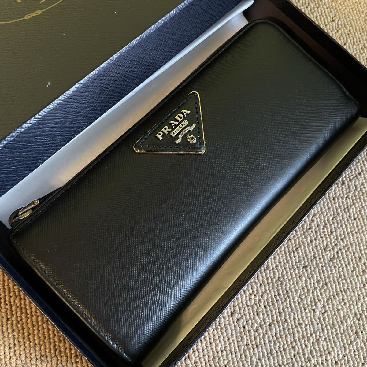 一円 美品 PRADA プラダ 長財布 ブラック サフィアーノレザー ロングウォレット 財布 ラウンドファスナー 箱付き拍卖