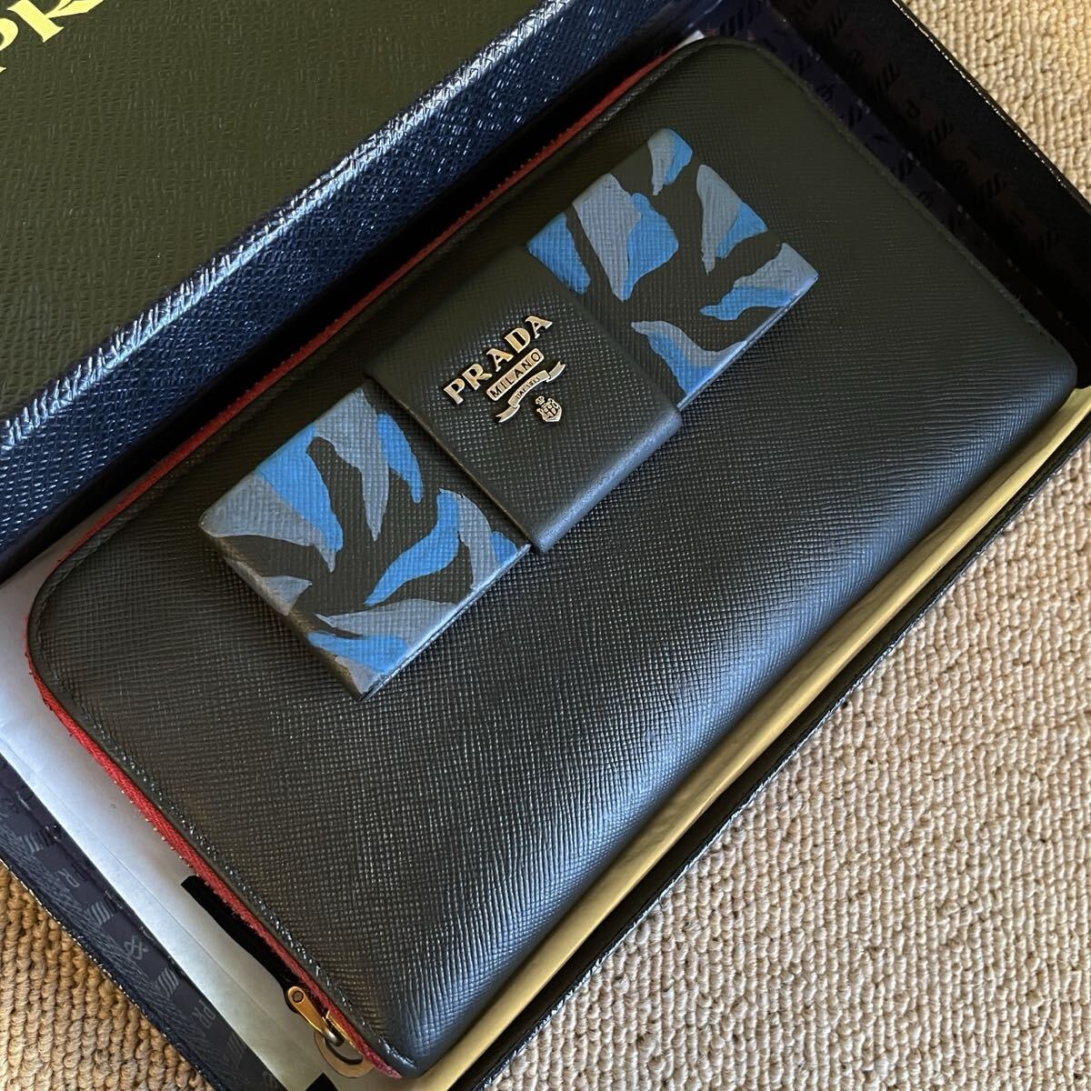 一円 美品 カモフラ柄 プラダ PRADA 長財布 財布 ラウンドファスナー ウォレット サフィアーノレザー ブラック ロングウォレット拍卖