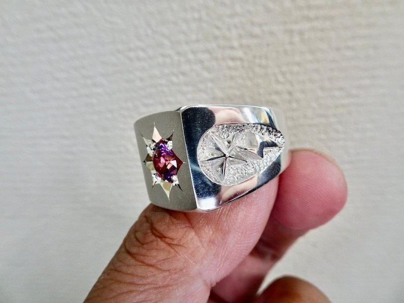 仁尾彫金『一つ星レッドジルコニア、星とサンダーの印台リング』ハンドメイド215拍卖