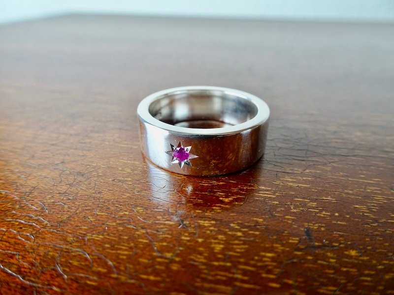 仁尾彫金『一つ星2.5mmルビー、幅7mm、平打リング』ハンドメイド272b拍卖