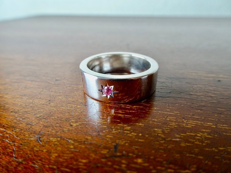 仁尾彫金『一つ星2.5mmピンクスピネル、幅7mm、平打リング』ハンドメイド268b拍卖