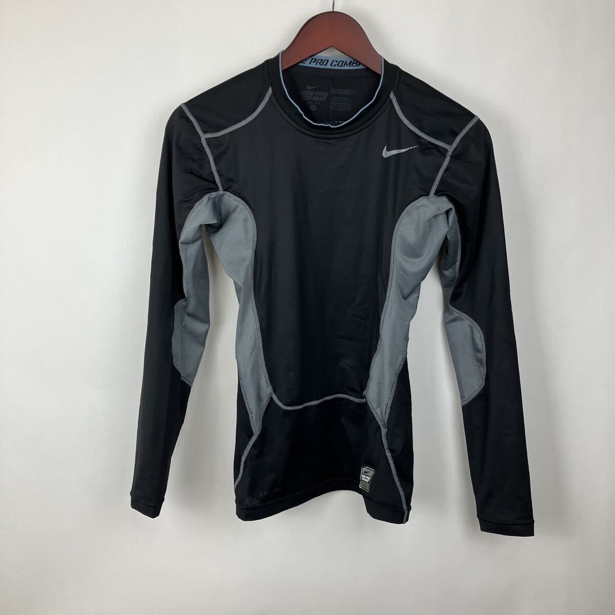 NIKE ナイキ 長袖 速乾生地 Mサイズ ブラック メンズ 男性用 男性向け スポーツウェア 黒 ワンポイント 通気性拍卖