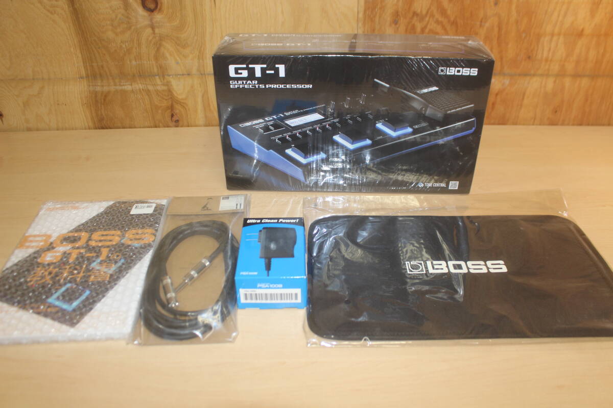 10058 未開封品 BOSS Guitar Effects Processor GT-1 マルチエフェクター 「GT-1の教科書」他おまけ付き 音響機器 動作未確認拍卖