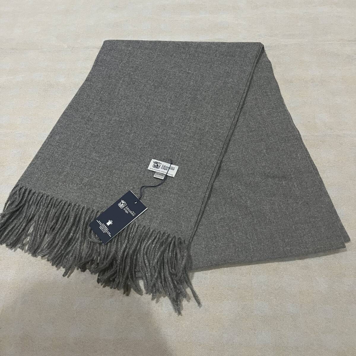 美品 ジョンストンズ カシミヤ100% 大判ストール ミッド グレー拍卖