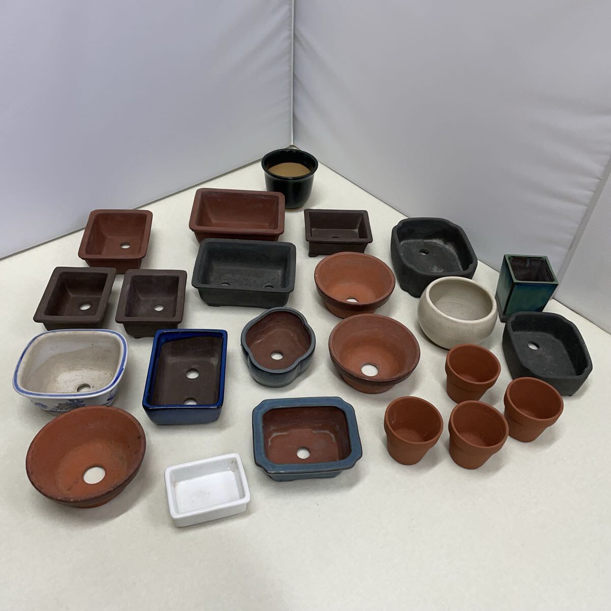 BS■ 盆栽鉢 まとめて 23点 小品盆栽 ミニ盆栽 植木鉢 丸鉢 角鉢 小鉢 ミニ鉢 多肉植物 ガーデニング 園芸 趣味 家庭菜園 中古拍卖