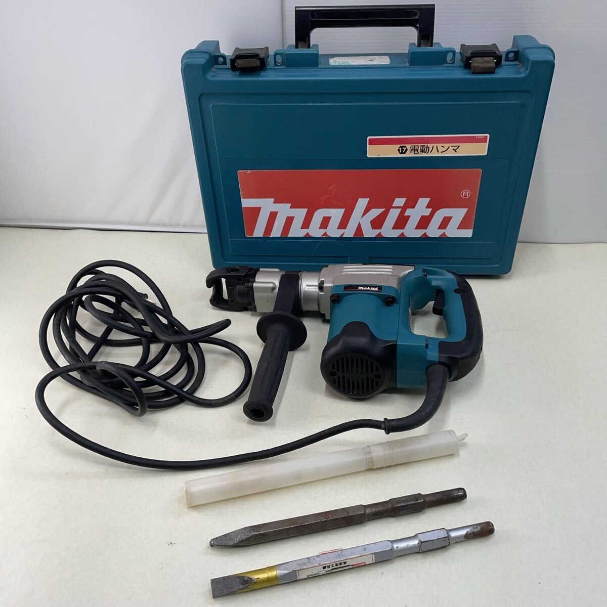 BS■ マキタ makita 電動ハンマ ノミ2個付 HM0830 100V 11A 50-60Hz 道具 電動工具 電動ハンマー はつり ハツリ機 ハツリ作業 仕事 中古拍卖