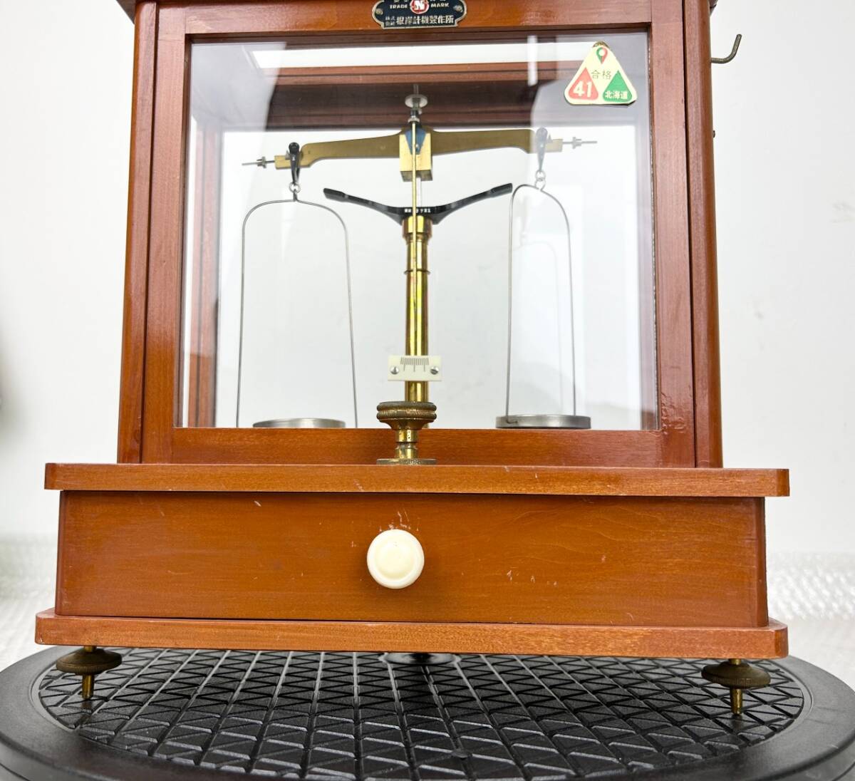 ☆★☆両皿天秤 分銅付 木製 4面ガラス 薬品天秤 学校備品 実験道具 調剤天秤 はかり 調剤 昭和レトロ インテリア☆★☆拍卖
