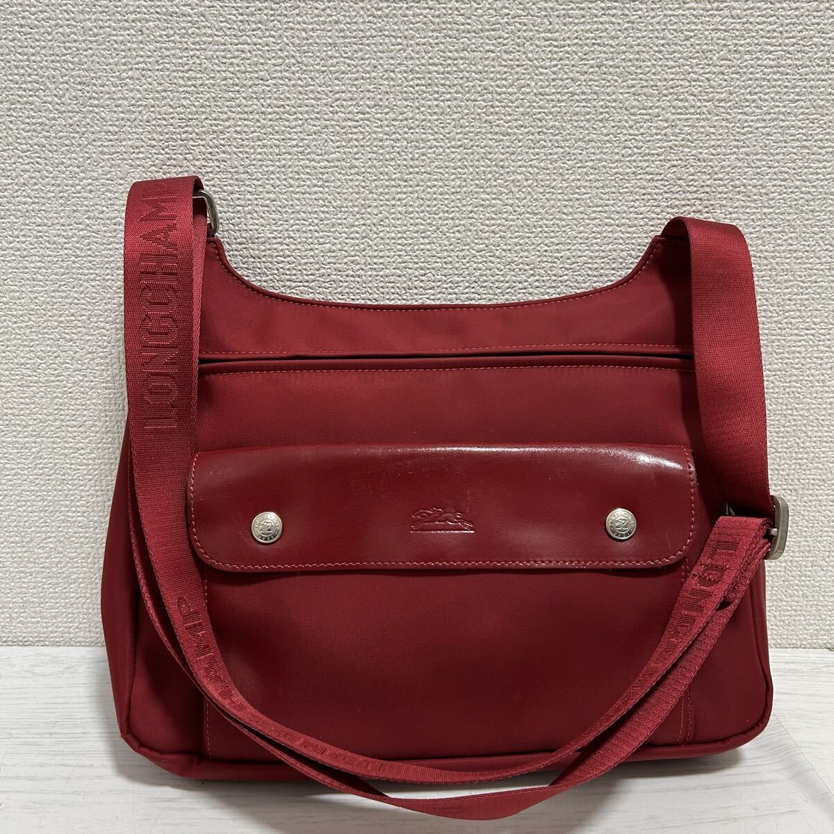 LONGCHAMP ロンシャン レディース 斜め掛け ショルダーバッグ ポシェット クロスボディバッグ 赤色 レッド ナイロン レザー ブランド拍卖