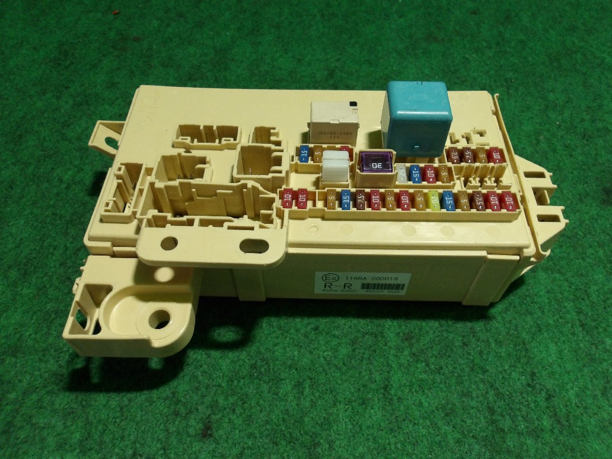 【B】ダイハツ ミライース LA310S 純正 ヒューズボックス 室内 助手席 82600-B2500 116RA-00019拍卖