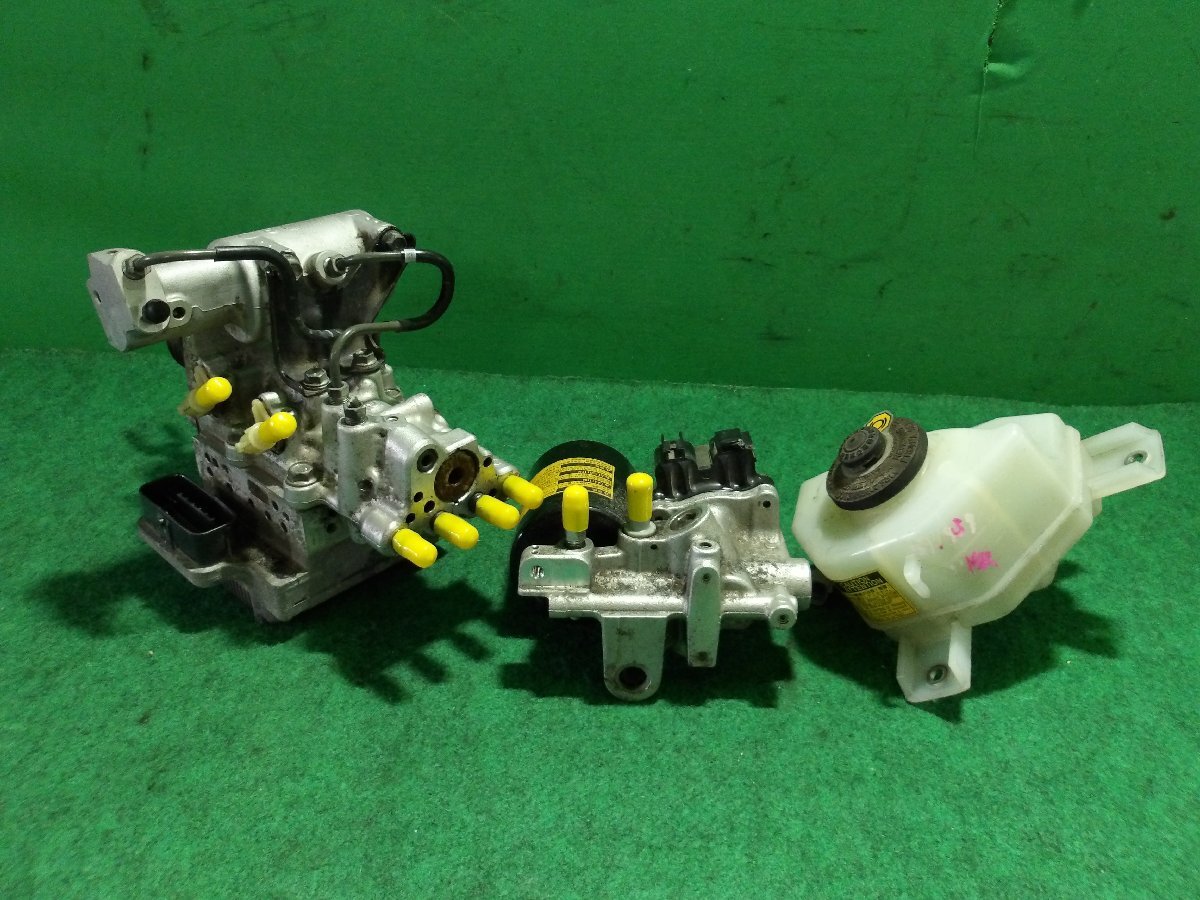 【ヤ①】トヨタ プリウス ZVW30 純正 ABSアクチュエーター 47210-47130 47070-47050 スキャンツール確認済 異常なし拍卖