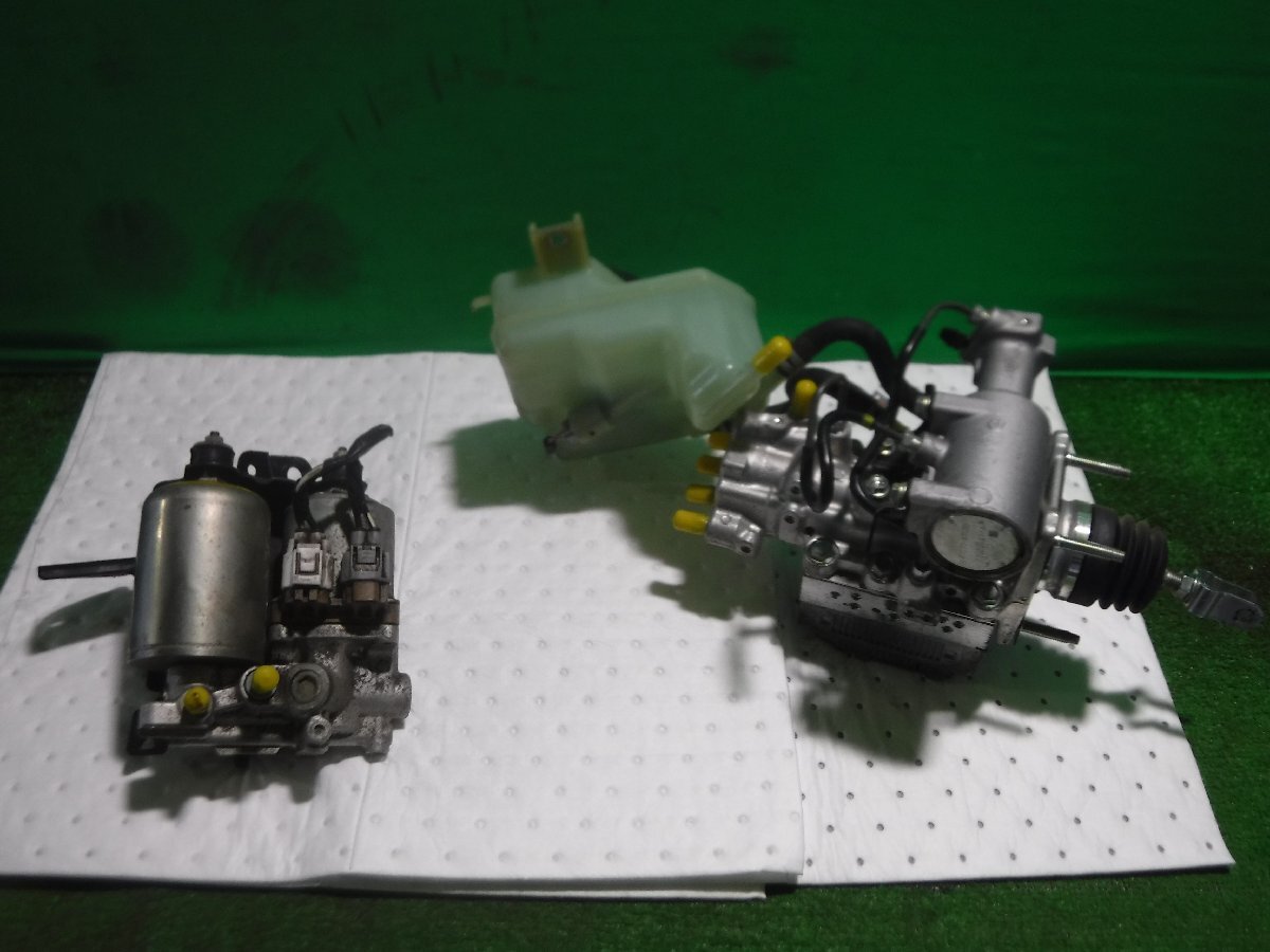 【ヤ①】トヨタ アクア NHP10 純正 ABSアクチュエーター スキャンツールOK 異常なし 47210-52030 47070-52010 拍卖