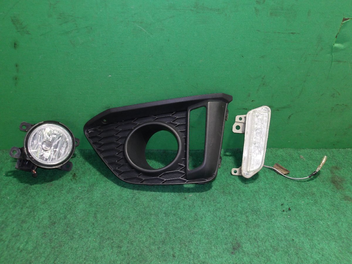 【C】ホンダ フィットハイブリット GP5 純正 左フォグランプカバーセット STANLEY W0650D KOITO 212-62177 08V38-T5A-0000-51拍卖