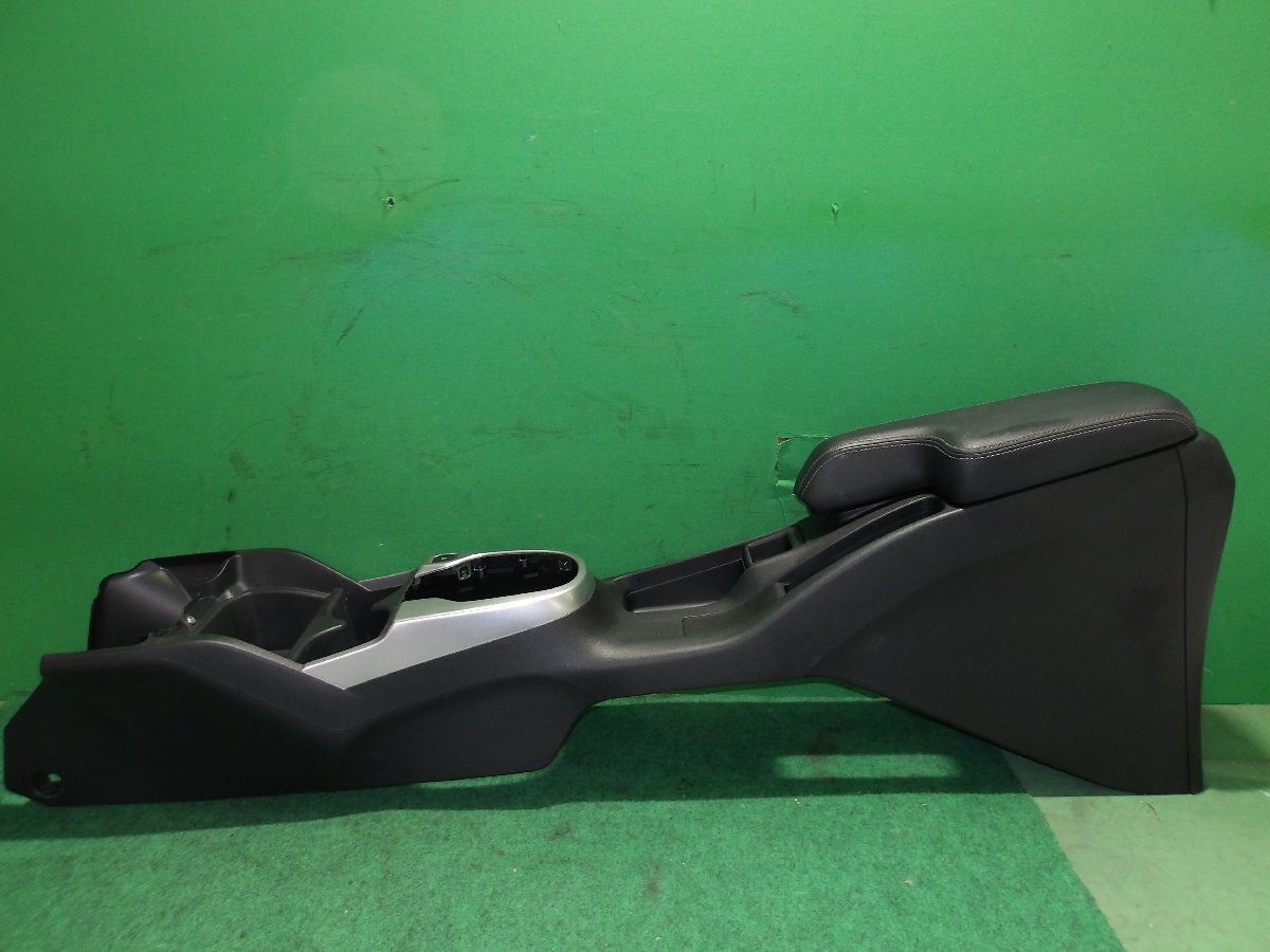 《個人宅発送不可》◇◇ホンダ フィットハイブリット GP5 純正 サンターコンソール 83400-T5A-N0◇◇拍卖