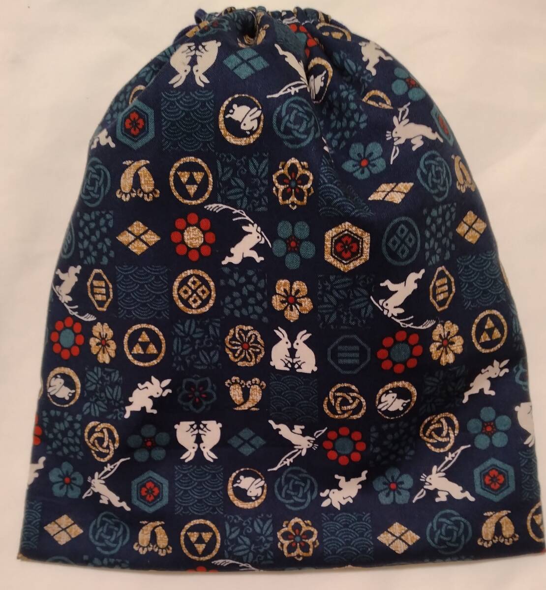 新柄■巾着袋■家紋柄と白兎 紺【約よこ25.5cm×たて30cm】和柄 青海波拍卖