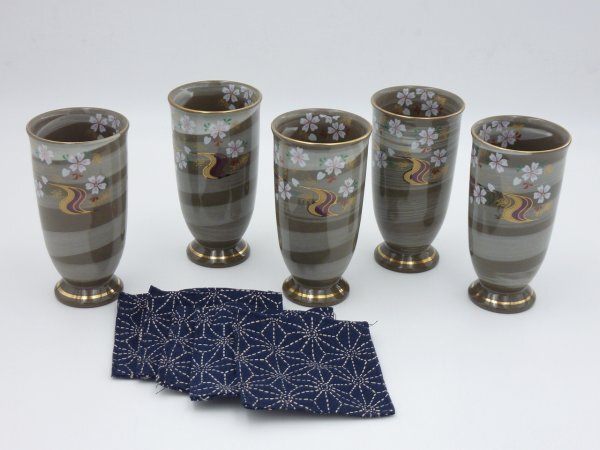 ◆◇祥楽窯 刷毛目金彩桜タンブラー5客(布コースター付) / ビール コップ 日本製 有田焼 波佐見焼 和食器 飲食店 陶器 セット / 未使用◇◆拍卖