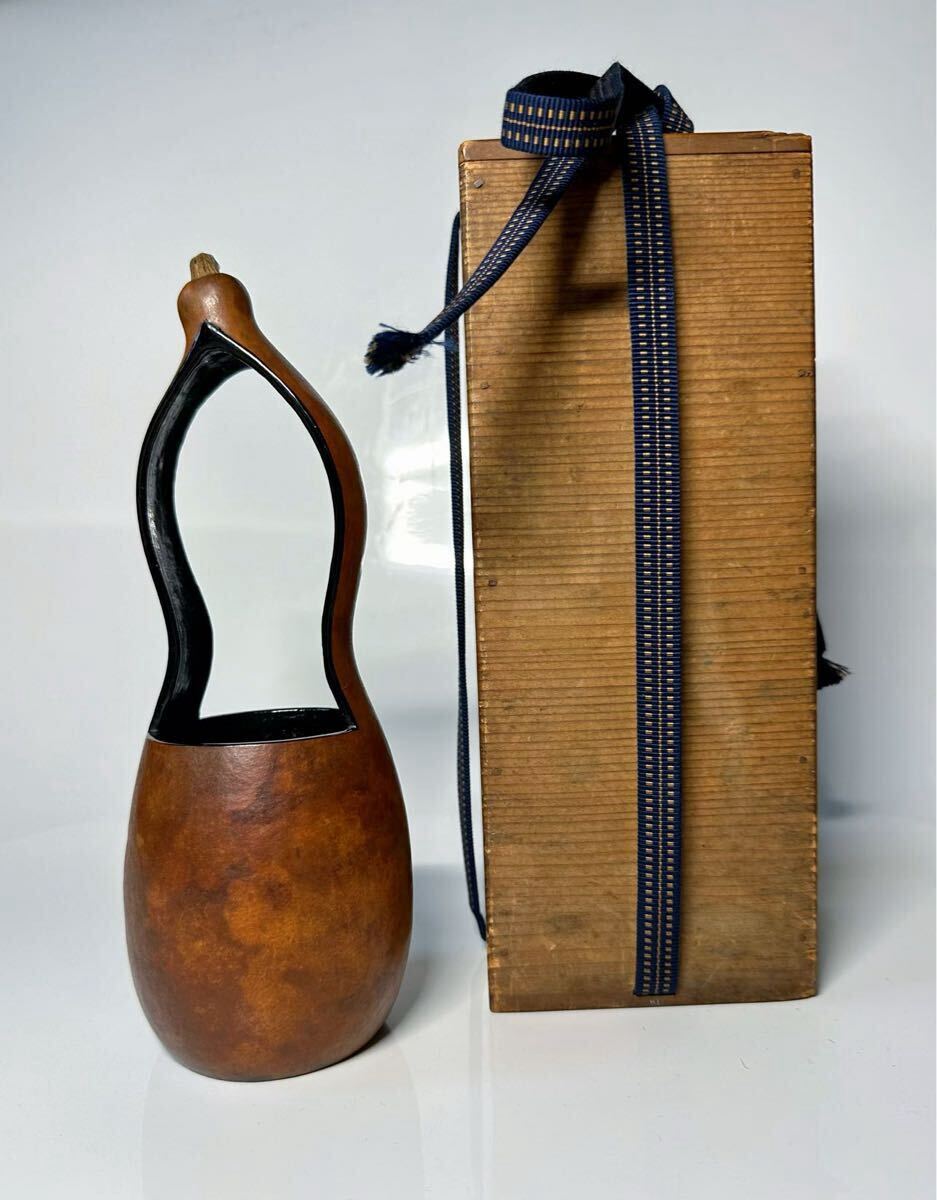 「亭」116ヒョウタン在銘瓢手付花筒花生竹籠 花簧 花籠 竹筒 花道具 煎茶道具 茶道具共箱日本美術拍卖
