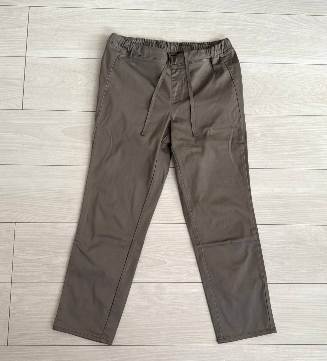 ★UNIQLO ユニクロ イージークロップドレギンスパンツ Mサイズ ベージュ系カーキ★拍卖