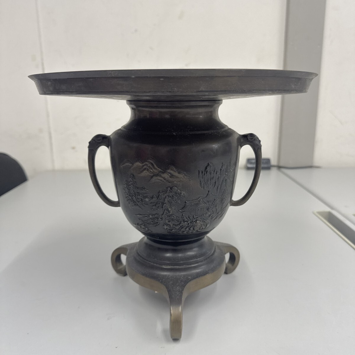 薄端 茶道具 花器 華道具 三足 花入 金属工芸 うすばた 銅製? レトロ アンティーク 唐金? 啓裕拍卖