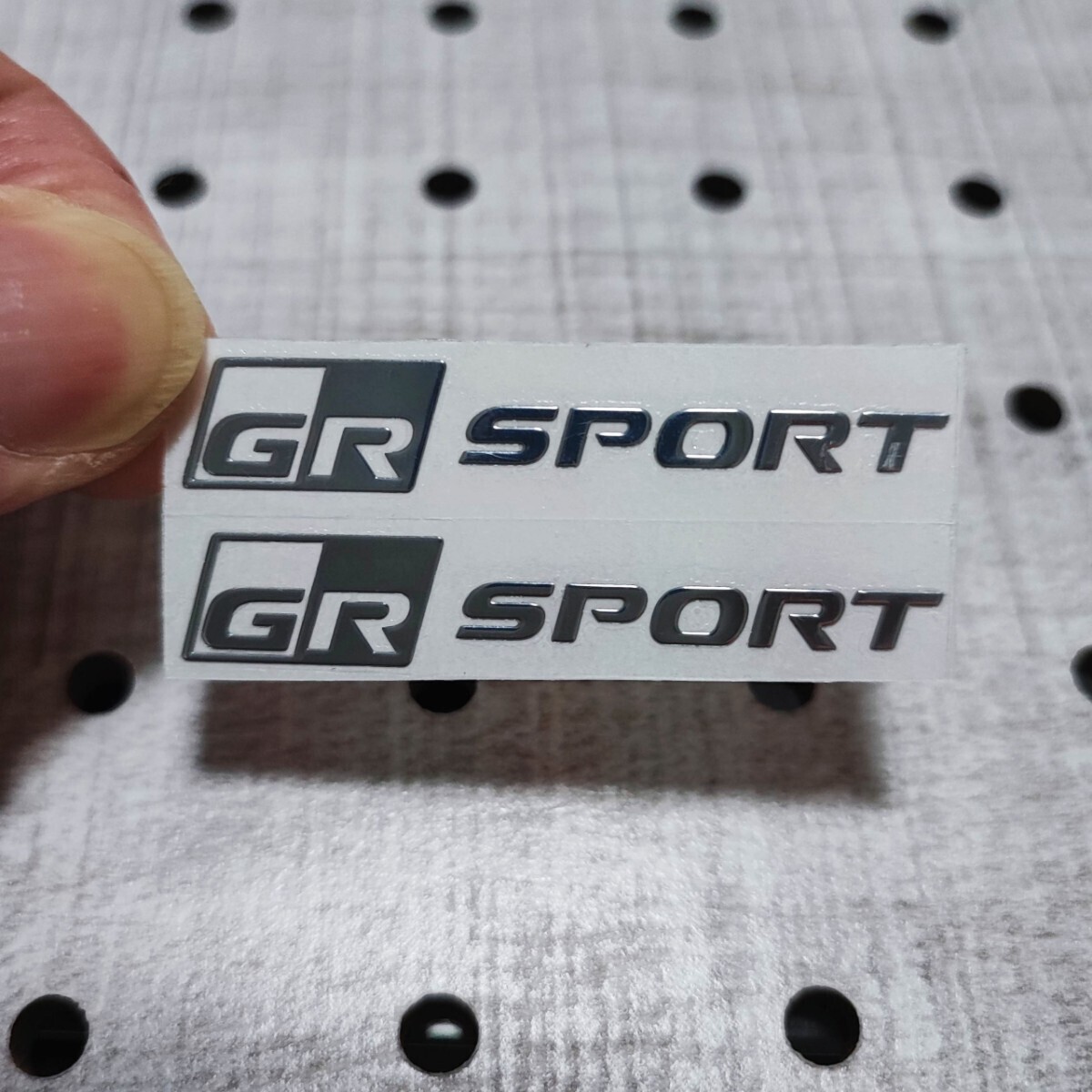 TOYOTA【GR SPORT】メッキ調ステッカー 2P■プリウスPHV カローラ アクア HILUX ランドクルーザー C-HR ヤリスクロス 86 SUPRA コペン拍卖