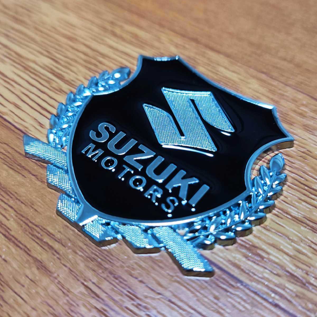 スズキ メタルエンブレム シルバー■ジムニー クロスビー ワゴンR スイフト ハスラー スペーシア アルトラパン ワークス ソリオ拍卖