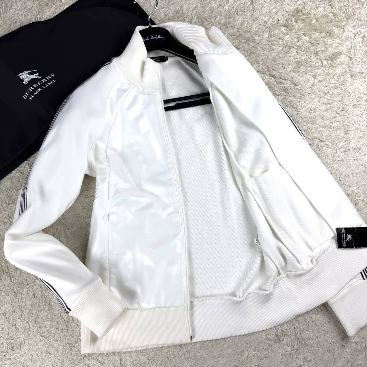 未使用級デカロゴBURBERRY BLACK LABELジップアップトラックジャケット白ホワイトL~M 2大きいサイズ ブラレ バーバリーブラックレーベル拍卖