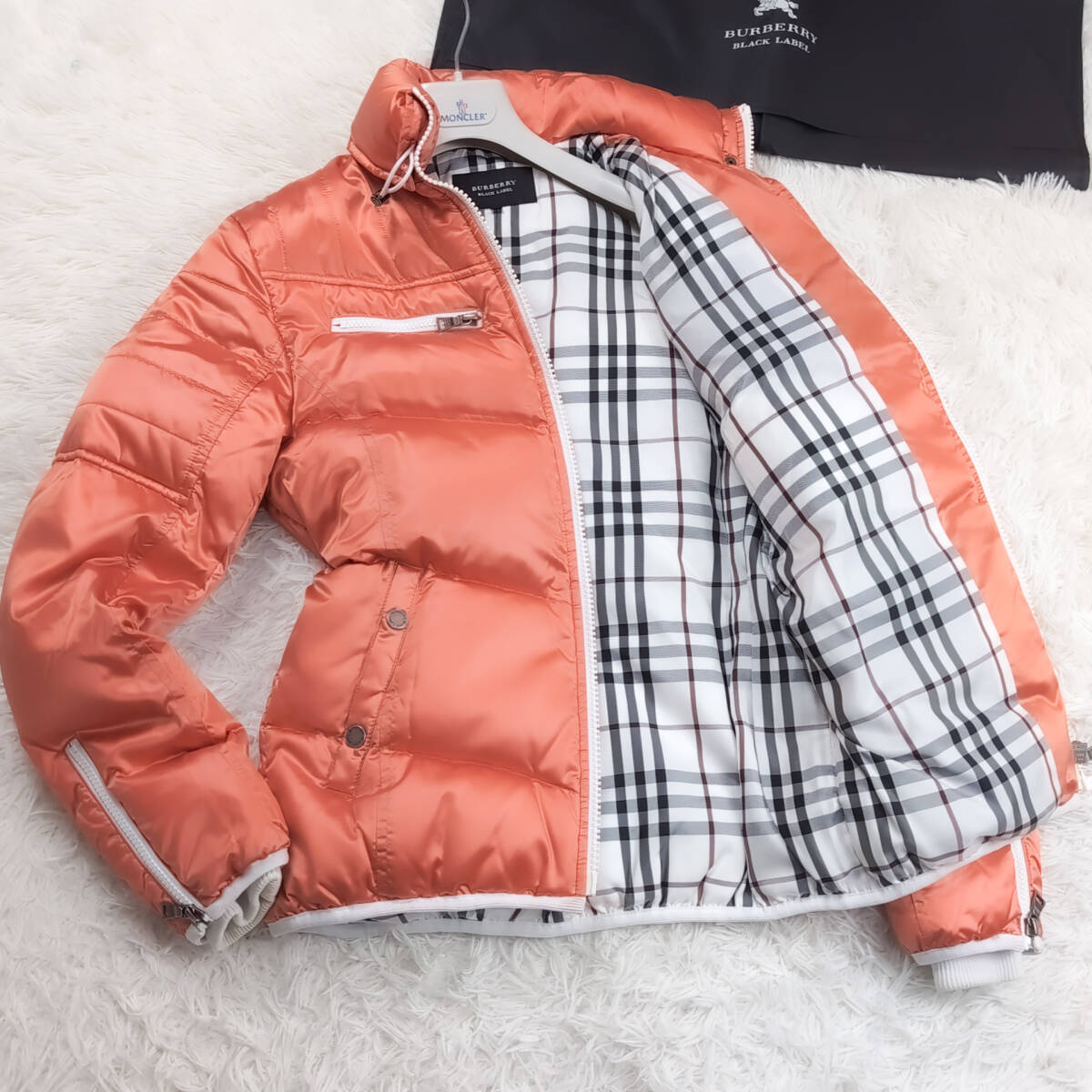 極美品ダウンBURBERRY BLACKLABELクロスキルティングダウンジャケットXL.LL~Lオレンジ橙ノバチェック柄ブラレ バーバリーブラックレーベル拍卖