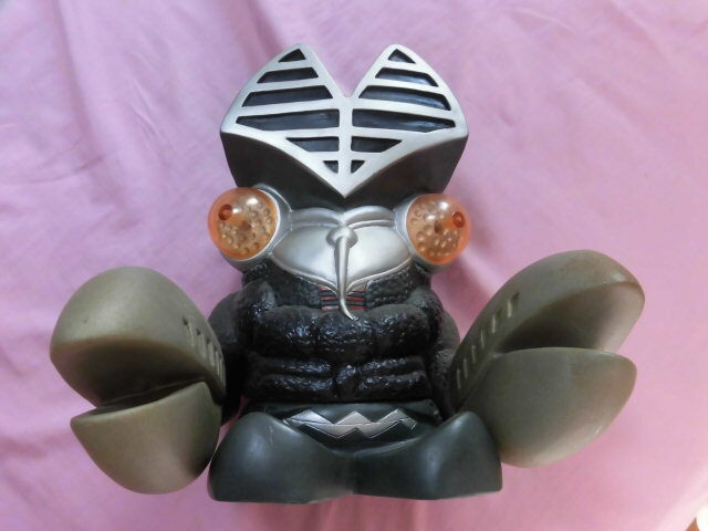 ◆RUN'A製 バルタン星人の大型の貯金箱 高さ約33㎝ 当時物 絶版品 初代ウルトラマン 中古現状品 ソフビ 飾り物に◆拍卖