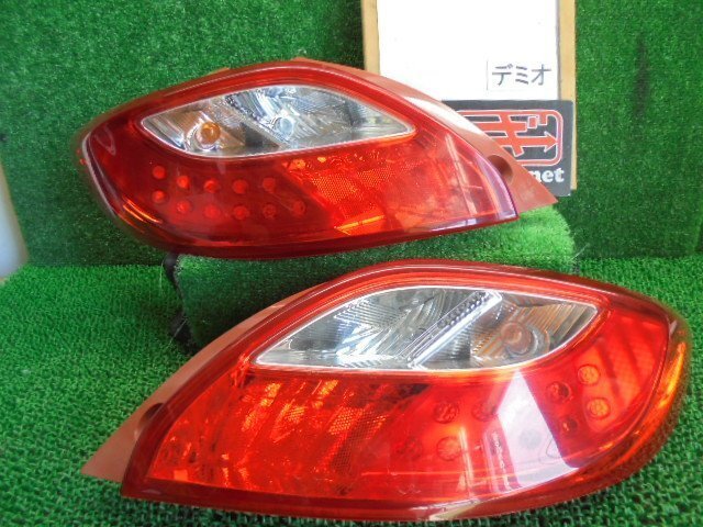 7EJ6105CD8-4 ) マツダ デミオ DE3FS 後期型 純正テールライト左右セット スタンレーP5776拍卖
