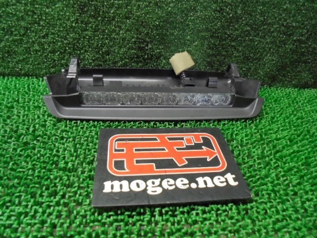 7EC5528OA2左 ) 日産 ノート E12/NE12 純正ハイマウントストップランプ拍卖