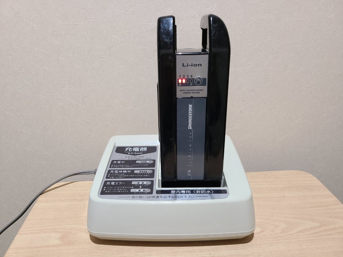 ★ブリジストン 8.9Ah X83-33 長押し2点灯→1点灯→4点灯 YAMAHA ヤマハ充電器X54-02付き 電動自転車バッテリー 充電確認済み BRIDGESTONE拍卖