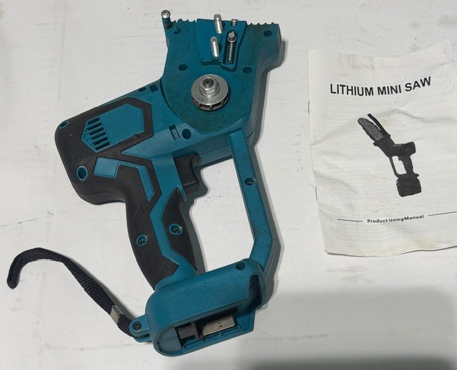 ◆◇小型 充電式チェーンソー◆部品取りに◆18Vバッテリー互換対応◆ポータブル◆モーターは生きています拍卖