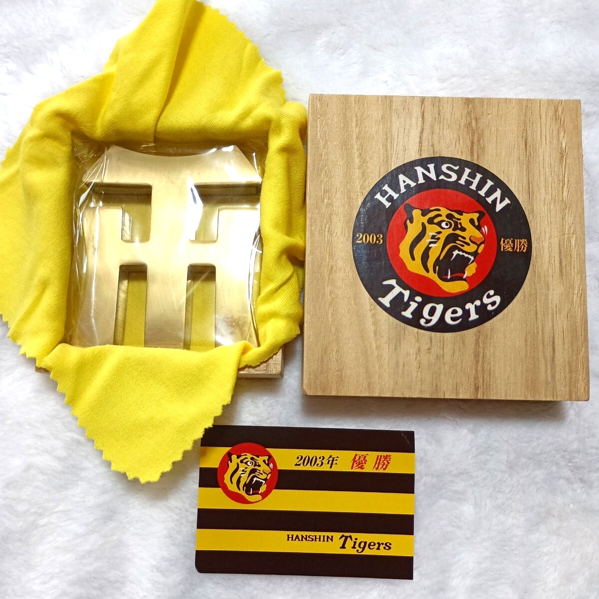 1円スタート 金色のペーパーウェイト 阪神タイガース ゴールドに光る文鎮 金属 メタルGoldカラー 桐箱 未使用 未開封 優勝記念品拍卖
