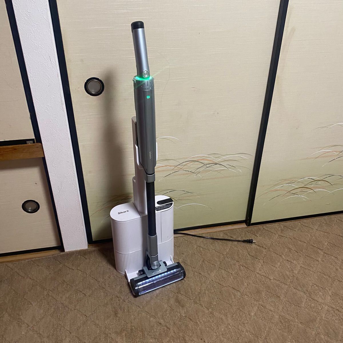 展示品 Shark シャーク EVOPOWER SYSTEM NEO II+ コードレススティッククリーナー 掃除機 軽量 LC501JGY 自動ごみ収集ドック動作品 y3829拍卖