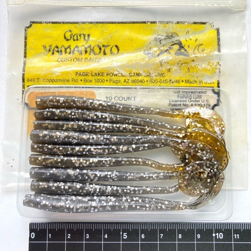 813635 ゲーリーヤマモト 4インチワーム 10本 GARY YAMAMOTO 4 INCH WORM #135 スモーク/シルバーフレークややヤケあり拍卖