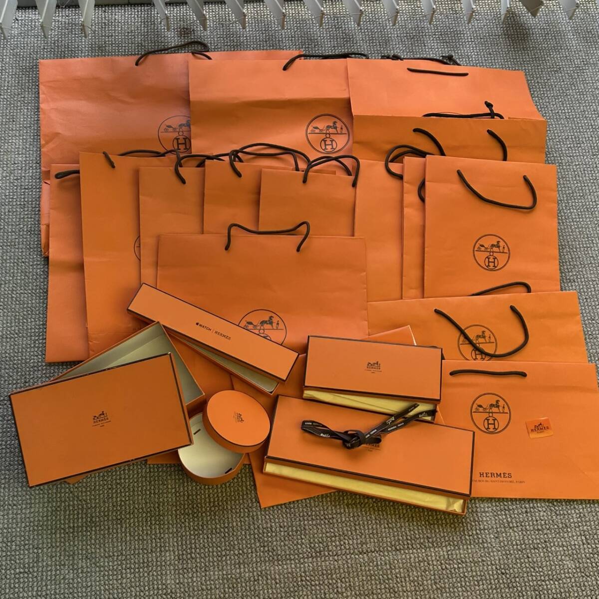 HERMES ショッパー 空箱 など 20点以上まとめ エルメス ショップ袋 紙袋 ギフト箱 アクセサリーケース ロゴ入りリボン ハイブランド 大量拍卖