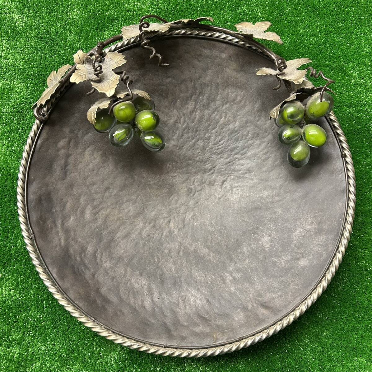アイアン置物 葡萄 オーバルトレー アンティーク雑貨 フィリピン製 金属製トレイ インテリア 飾り ヴィンテージ オブジェ 希少品拍卖