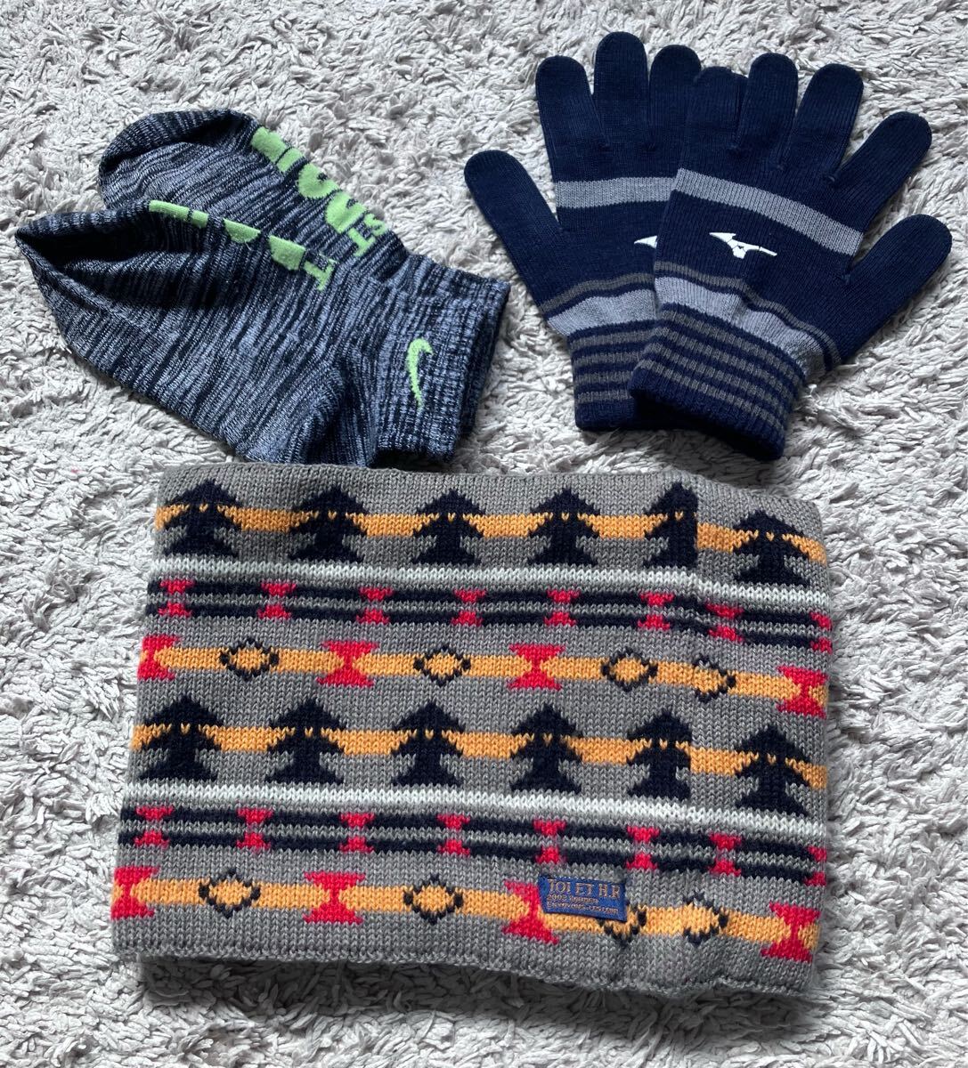 子供用 冬小物3点セット ネックウォーマー ミズノ手袋 ナイキ ソックス拍卖
