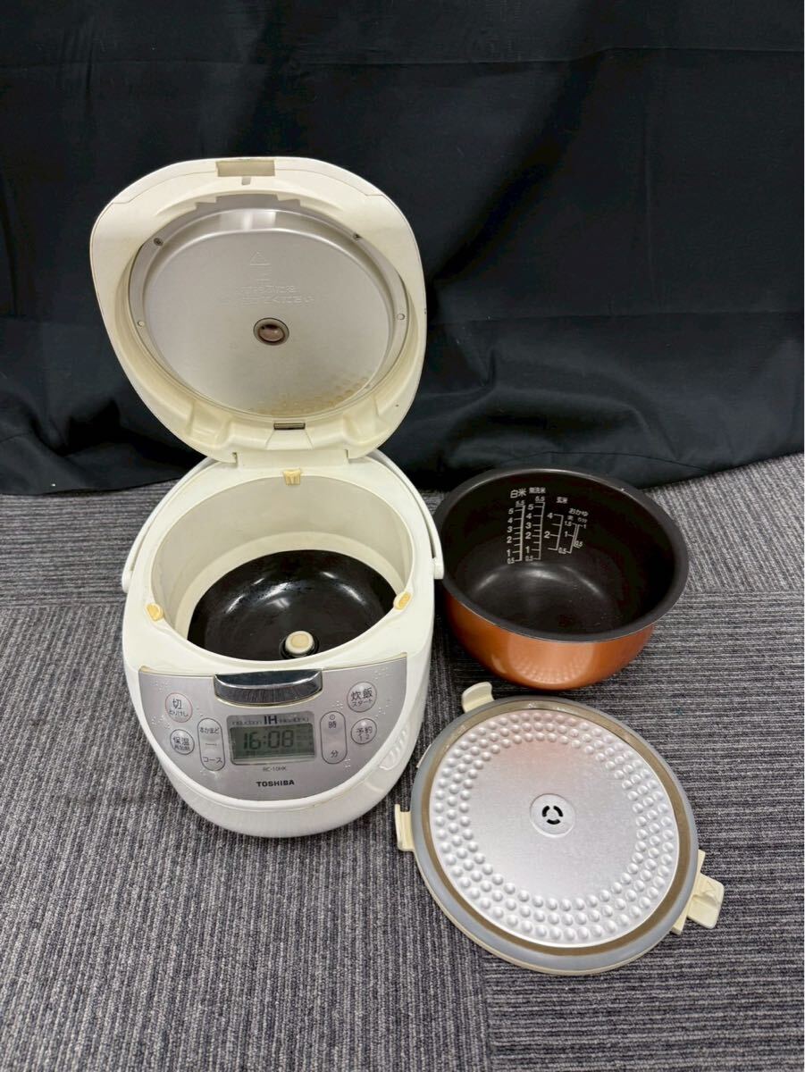 ② 春名 11月 No.68 TOSHIBA 東芝 IHジャー炊飯器 ホワイト RC-10HK 1.0L 炊飯器 家庭用 釜に傷あり 汚れあり 通電確認済み拍卖