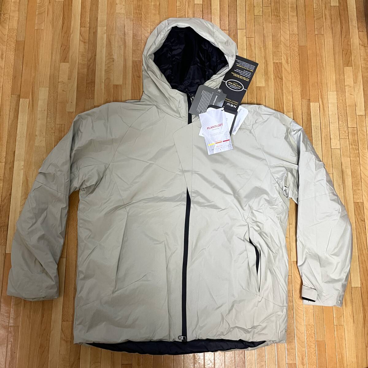 新品1435 イタリア Leavo Johnson プリマロフト中綿 磁石フラップ付き 裏面熱反射 白灰 XL拍卖