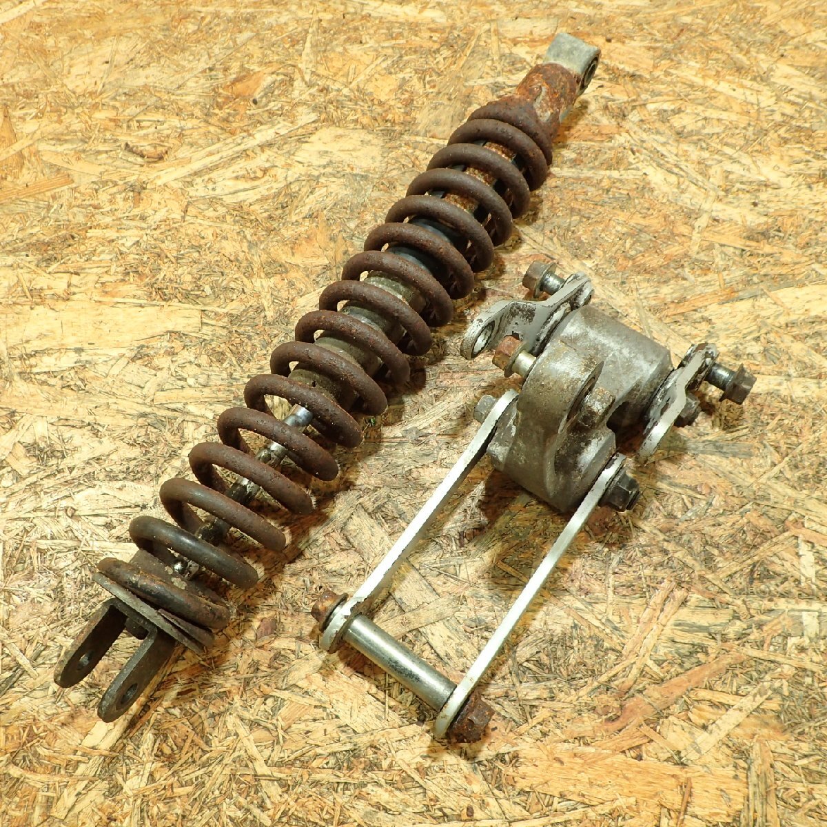 【送料Mサイズ】Kawasaki DX125A-0030** KDX125SR リアサスペンション リアサスペンションリンク ジャンク 検.( 202511 5 TB1拍卖