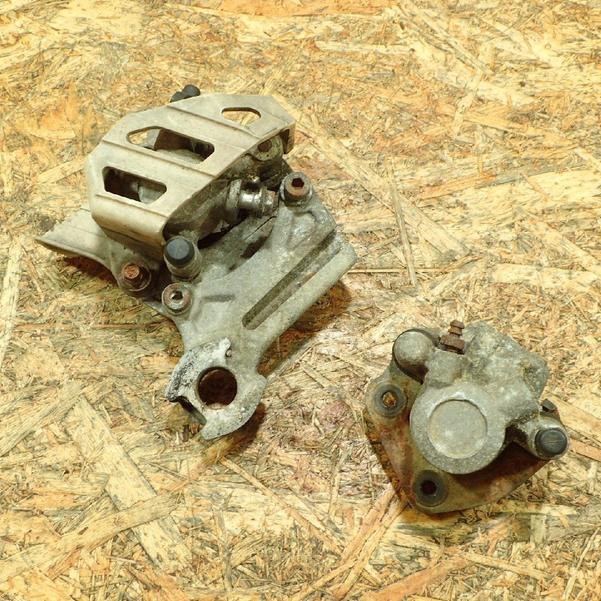 【送料Sサイズ】Kawasaki DX125A-0030** KDX125SR フロント リア ブレーキキャリパー ジャンク 検.( 202511 5 青13拍卖