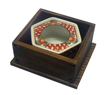 新品正規品 伝統焼き物「瀬戸焼」赤絵万歴(あかえばんれき)(木枠付き)灰皿 日本製(愛知県瀬戸市)拍卖