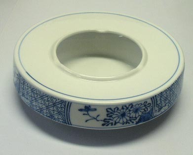 新品正規品 伝統焼き物「瀬戸焼」菊間取灰皿 日本製(愛知県瀬戸市) 直径18,5cm拍卖